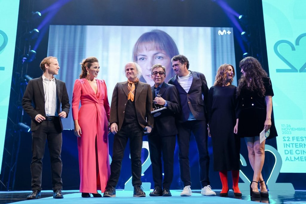 Las series españolas 'Poquita Fe' y 'La Unidad Kabul' brillan en los Premios FICAL 2023 con múltiples galardones.